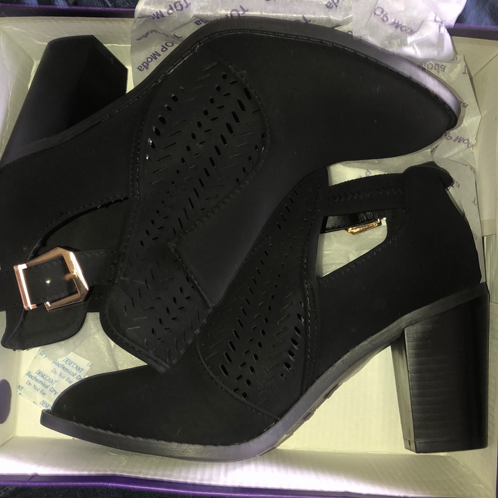 Black heel booties